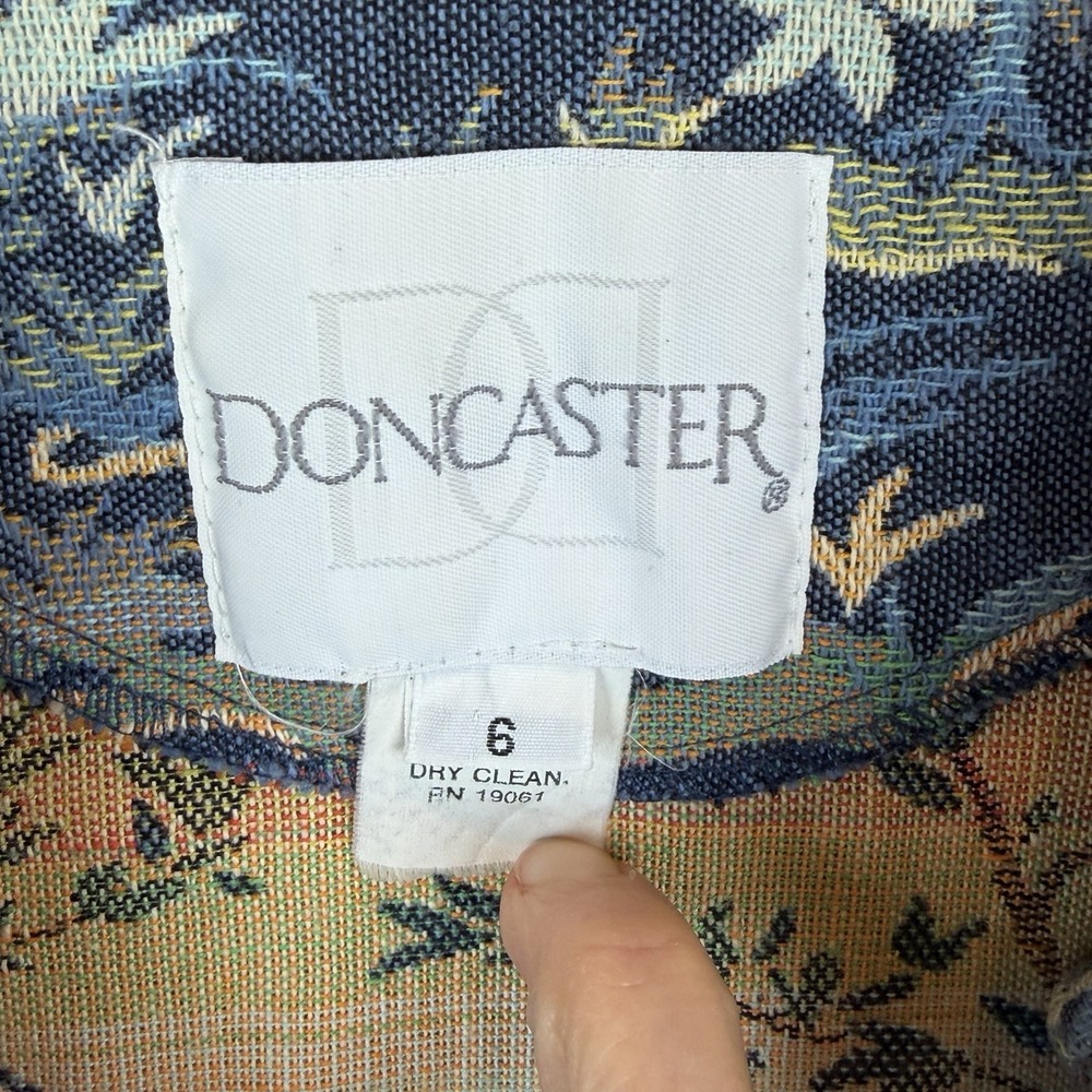 Vtg Doncaster Special Folk Toile Tapestry Art To Wear Jacket Sz 6 Frog Closure - Picture 8 of 8